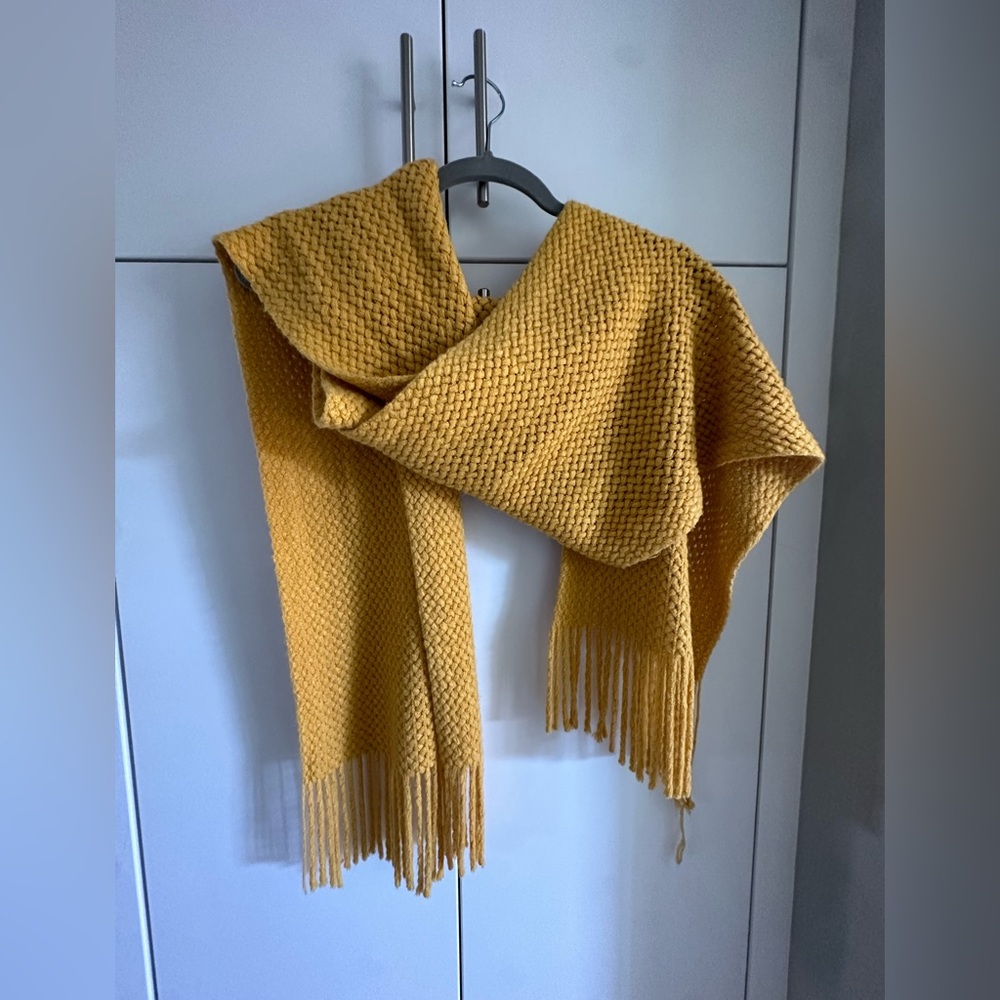 Golden color knitted h&m scarf